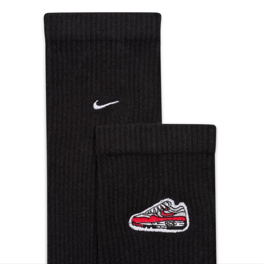 NWT Unisex Nike Everyday Plus Black and Red Athletic Socks with Sneaker Design